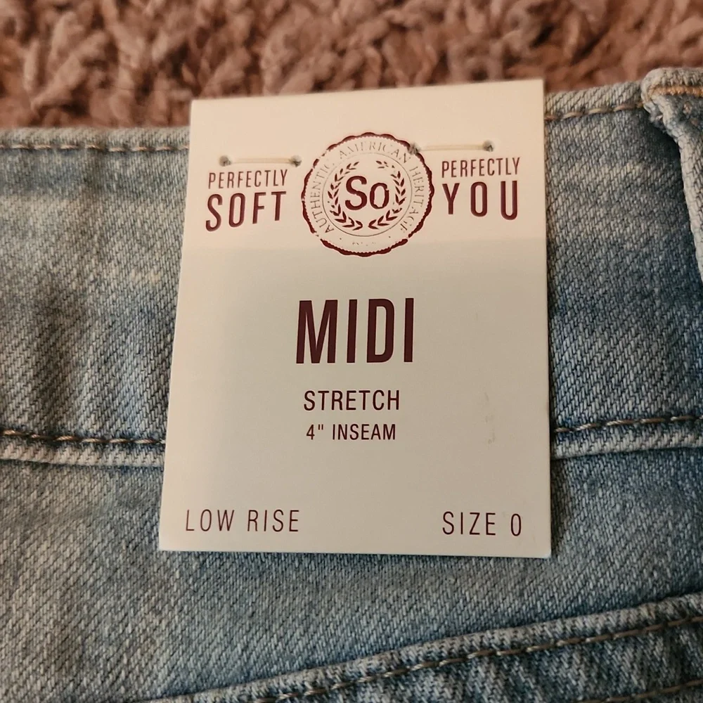 NWT- SO - Blue Midi Jean Shorts w/Distressed Cuff Details - Sz 0 - Picture 3 of 5